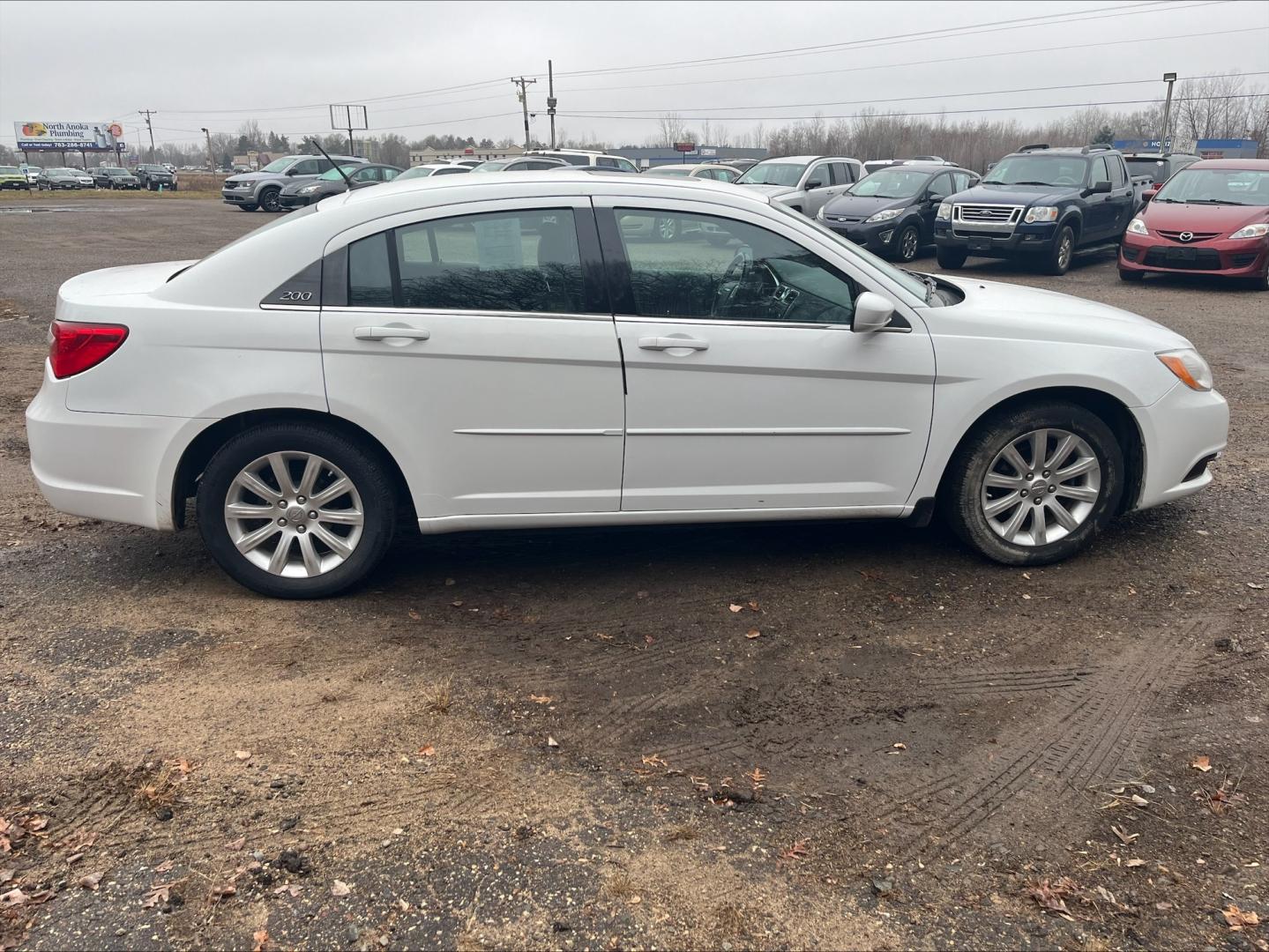 2013 Chrysler 200 (1C3CCBBG6DN) , located at 17255 hwy 65 NE, Ham Lake, MN, 55304, 0.000000, 0.000000 - Photo#7